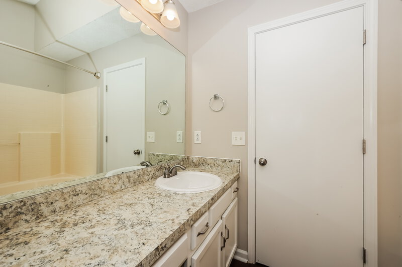 2,105/Mo, 5712 Cedar Ash Crossing Antioch, TN 37013 Main Bathroom View