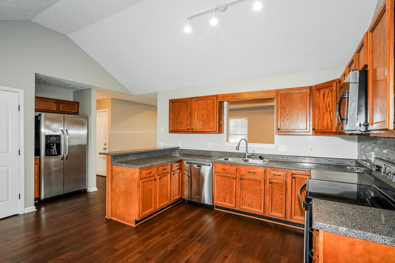 2,195/Mo, 634 Woodland Hills Dr La Vergne, TN 37086 Kitchen View 2