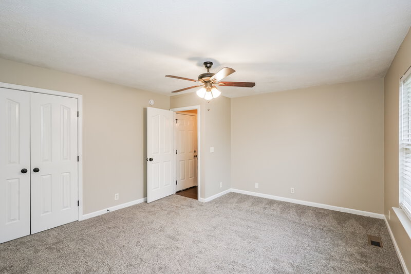 2,195/Mo, 634 Woodland Hills Dr La Vergne, TN 37086 Main Bedroom View 2