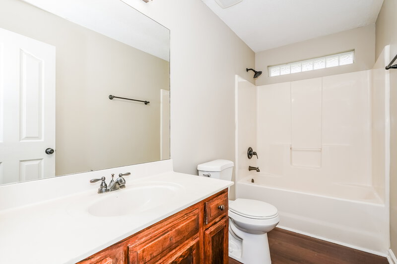 2,195/Mo, 634 Woodland Hills Dr La Vergne, TN 37086 Bathroom View