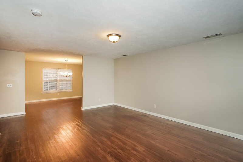 2,230/Mo, 712 Holland Ridge Dr La Vergne, TN 37086 Living Room View 2