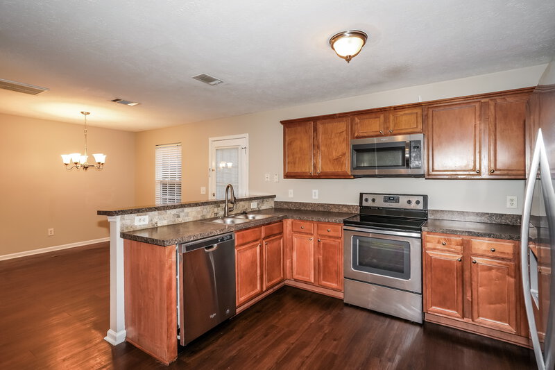 2,230/Mo, 712 Holland Ridge Dr La Vergne, TN 37086 Kitchen View 2