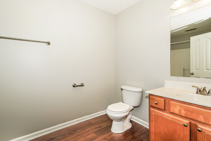 2,230/Mo, 712 Holland Ridge Dr La Vergne, TN 37086 Bathroom View 2