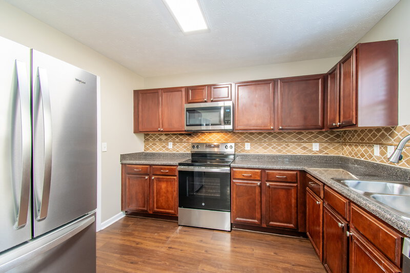 2,340/Mo, 640 Elderberry Way Murfreesboro, TN 37128 Kitchen View 2