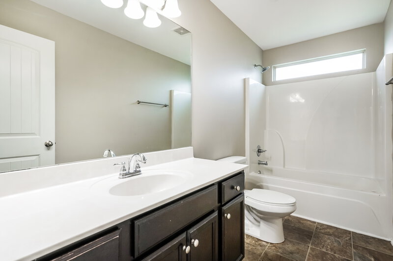 2,520/Mo, 8005 Lakota Ct Spring Hill, TN 37174 Main Bathroom View