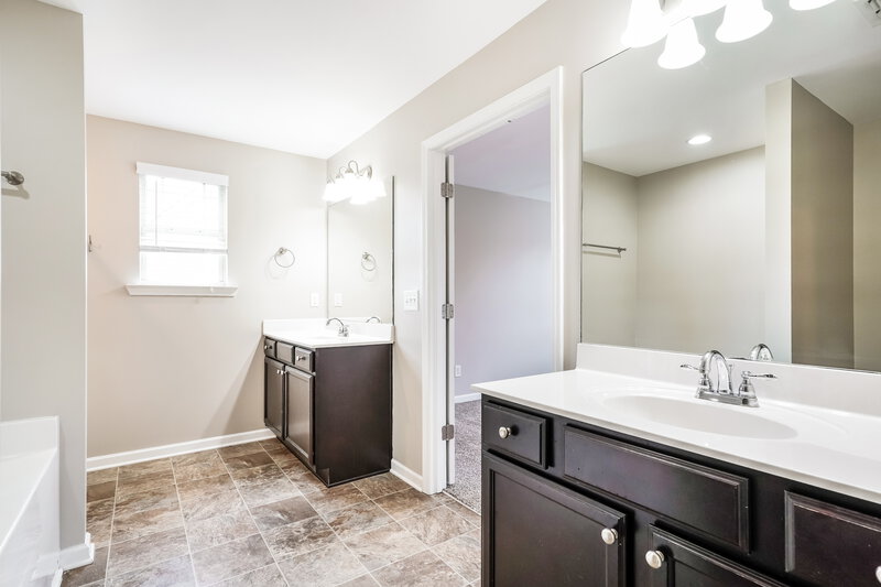 2,520/Mo, 8005 Lakota Ct Spring Hill, TN 37174 Main Bathroom View 2