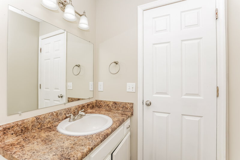 1,740/Mo, 4836 Peppertree Dr Antioch, TN 37013 Bathroom View 3