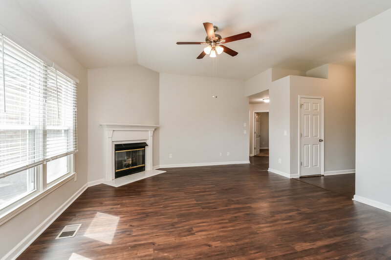 2,365/Mo, 5333 Roxborough Pass Hermitage, TN 37076 Living Room View 2