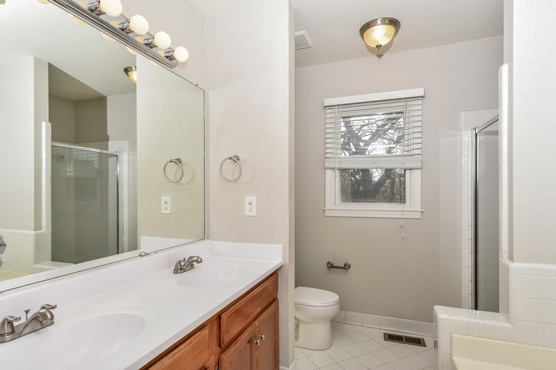 2,365/Mo, 5333 Roxborough Pass Hermitage, TN 37076 Main Bathroom View