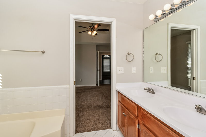 2,365/Mo, 5333 Roxborough Pass Hermitage, TN 37076 Main Bathroom View 2