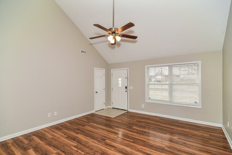 0/Mo, 9010 Lomond Dr Smyrna, TN 37167 Living Room View
