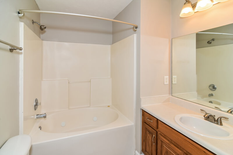0/Mo, 9010 Lomond Dr Smyrna, TN 37167 Main Bathroom View