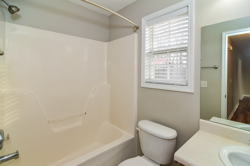 0/Mo, 9010 Lomond Dr Smyrna, TN 37167 Bathroom View