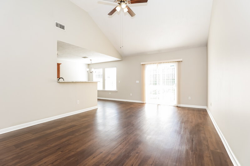 1,765/Mo, 127 Berele Shepsele Ln La Vergne, TN 37086 Living Room View 2