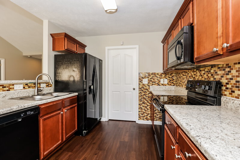 1,765/Mo, 127 Berele Shepsele Ln La Vergne, TN 37086 Kitchen View 2