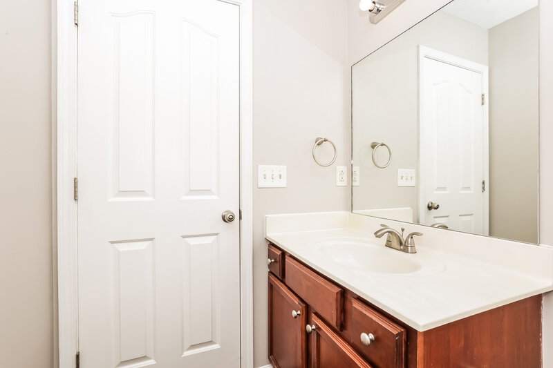 1,765/Mo, 127 Berele Shepsele Ln La Vergne, TN 37086 Bathroom View 2