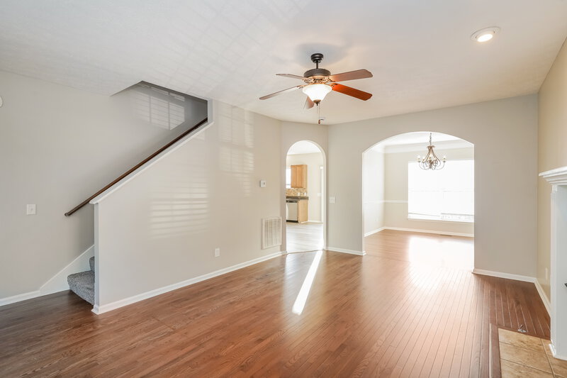 2,745/Mo, 105 Latham Ct Hendersonville, TN 37075 Living Room View 2