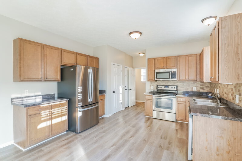 2,745/Mo, 105 Latham Ct Hendersonville, TN 37075 Kitchen View 2