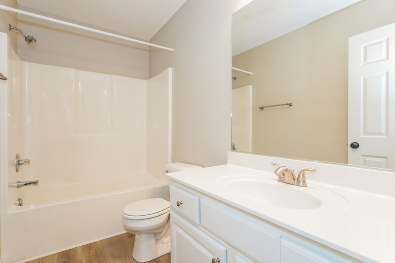 2,745/Mo, 105 Latham Ct Hendersonville, TN 37075 Bathroom View