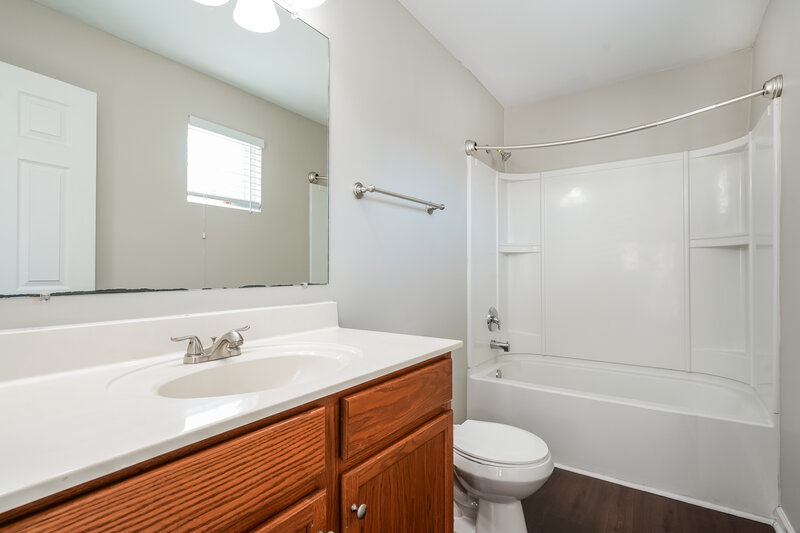 1,995/Mo, 1808 Cottage Grove Way Antioch, TN 37013 Main Bathroom View