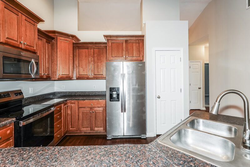 2,350/Mo, 3153 Skinner Dr Antioch, TN 37013 Kitchen View 2