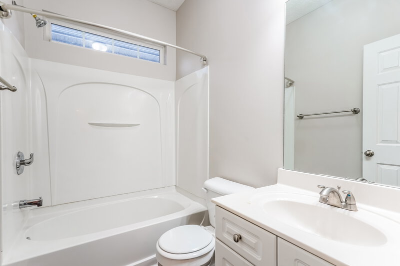 2,350/Mo, 3153 Skinner Dr Antioch, TN 37013 Bathroom View