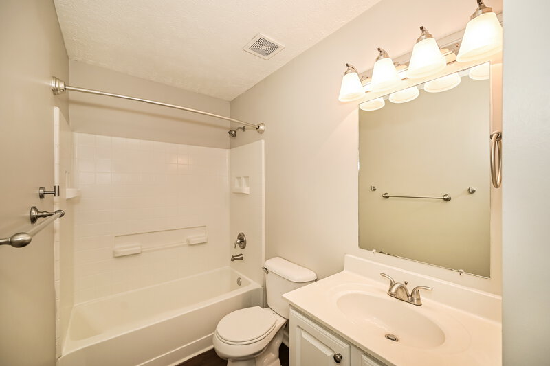 2,825/Mo, 227 Elderberry Way Murfreesboro, TN 37128 Bathroom View 2
