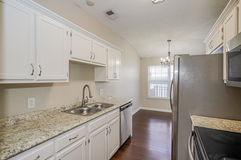1,775/Mo, 306 Hank Aaron Cv La Vergne, TN 37086 Kitchen View 2