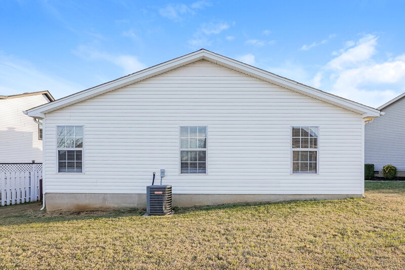 1,775/Mo, 306 Hank Aaron Cv La Vergne, TN 37086 Rear View