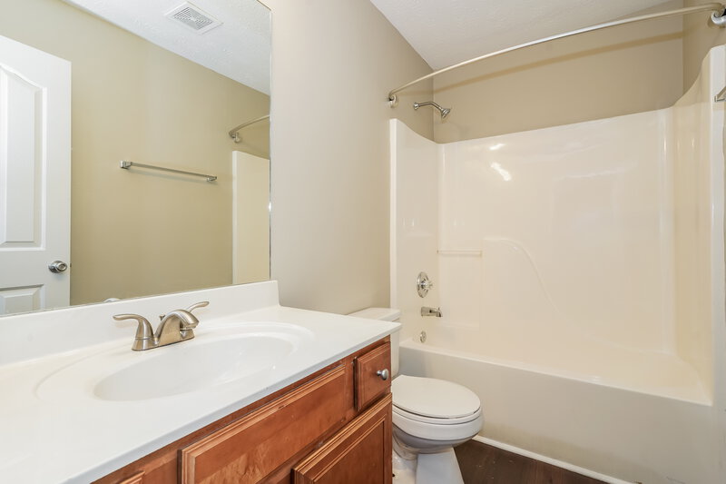 2,000/Mo, 3076 Ace Wintermeyer Dr La Vergne, TN 37086 Bathroom View