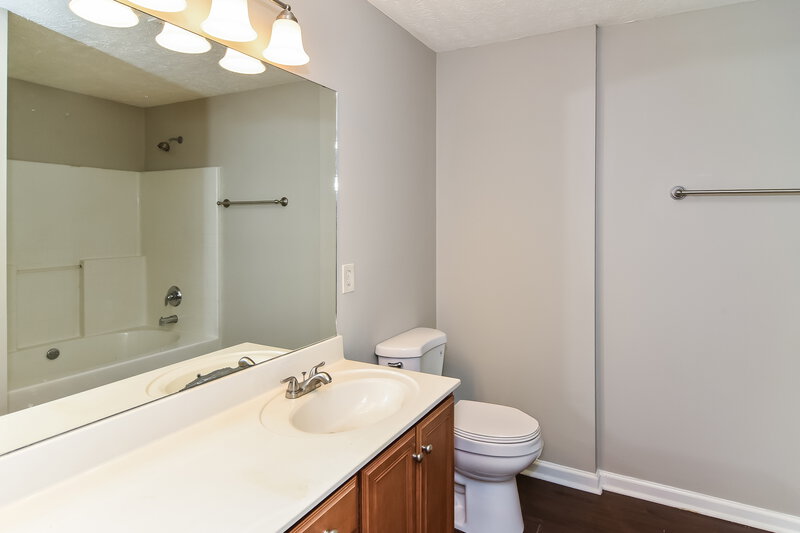 1,990/Mo, 315 Slippery Rock Dr Murfreesboro, TN 37129 Main Bathroom View