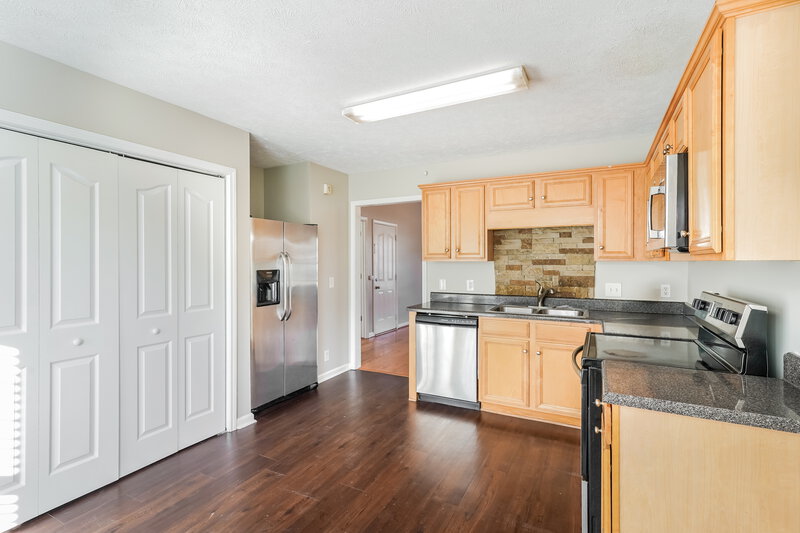 1,895/Mo, 8009 Maggie Ct Antioch, TN 37013 Kitchen View 2