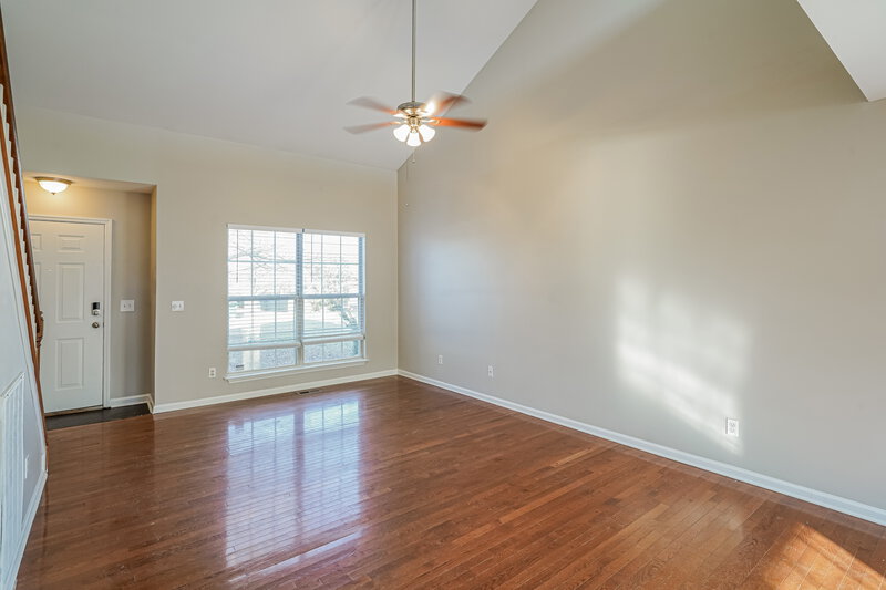 2,635/Mo, 126 Sumner Meadows Ln Hendersonville, TN 37075 Living Room View 2