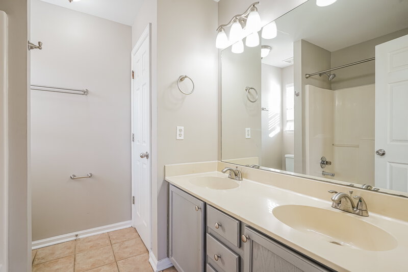 2,635/Mo, 126 Sumner Meadows Ln Hendersonville, TN 37075 Main Bathroom View