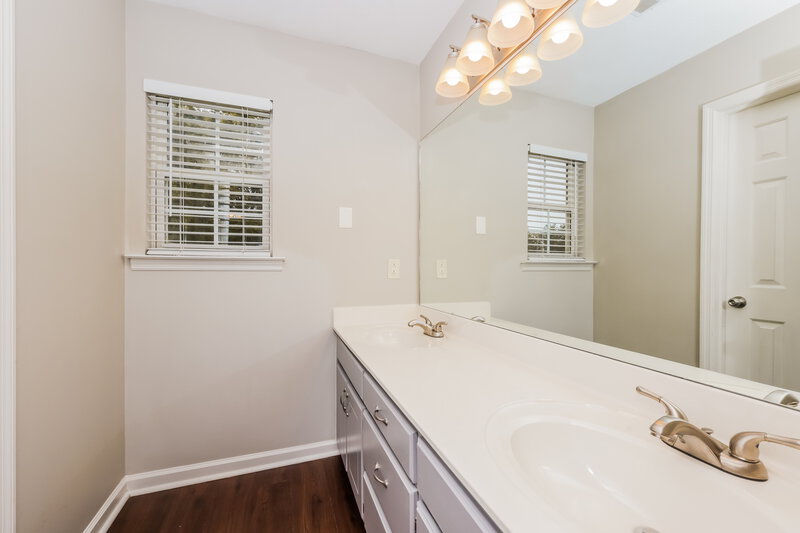 2,370/Mo, 603 McGivney Ct Smyrna, TN 37167 Main Bathroom View