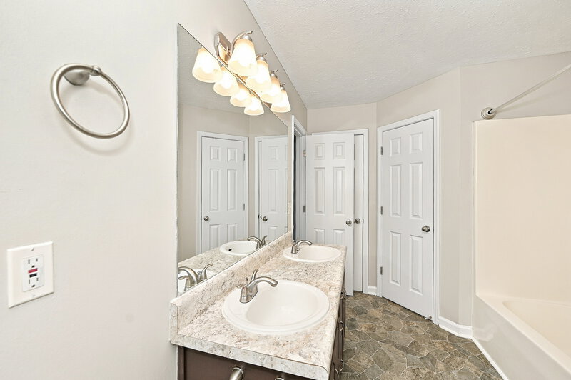 2,180/Mo, 715 Whispering Breeze Mt Juliet, TN 37122 Primary Bathroom View 2