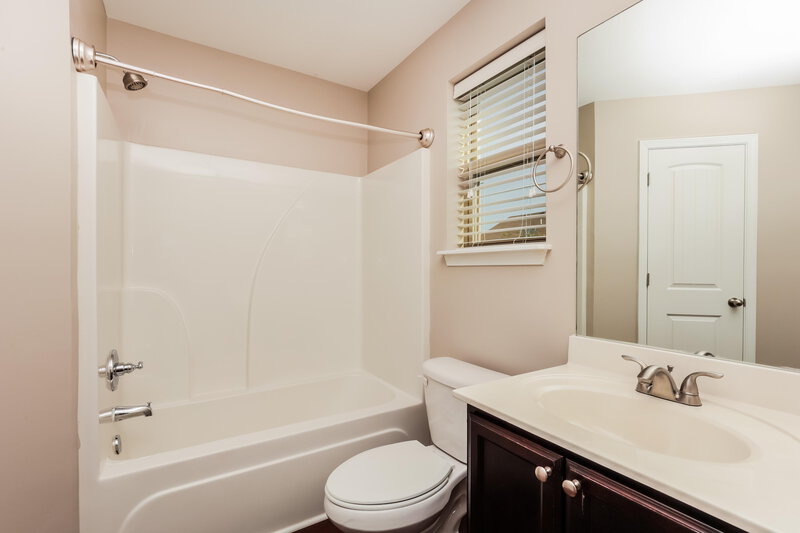 2,180/Mo, 5236 Nancy Seward Dr Murfreesboro, TN 37129 Main Bathroom View