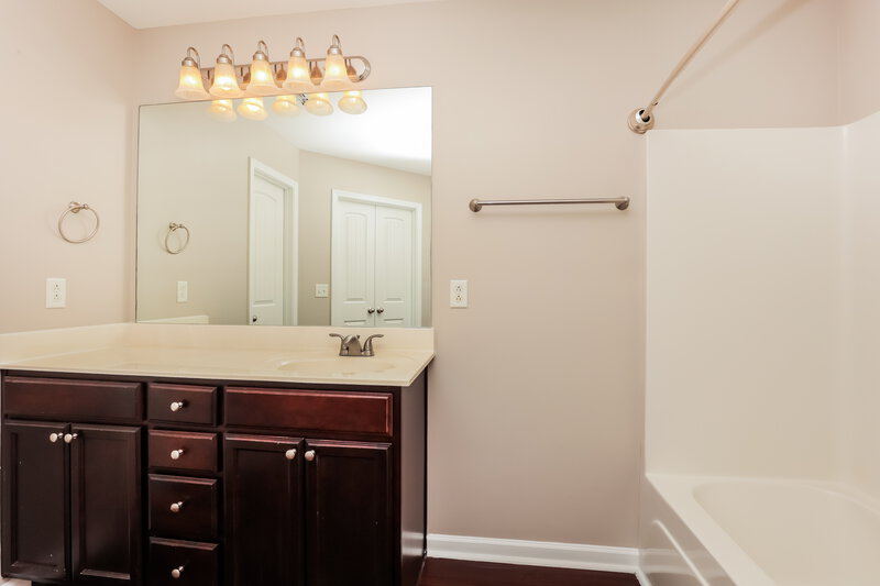 2,180/Mo, 5236 Nancy Seward Dr Murfreesboro, TN 37129 Bathroom View