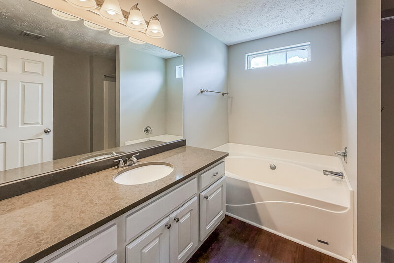 1,995/Mo, 4152 Pleasant Colony Dr Antioch, TN 37013 Main Bathroom View