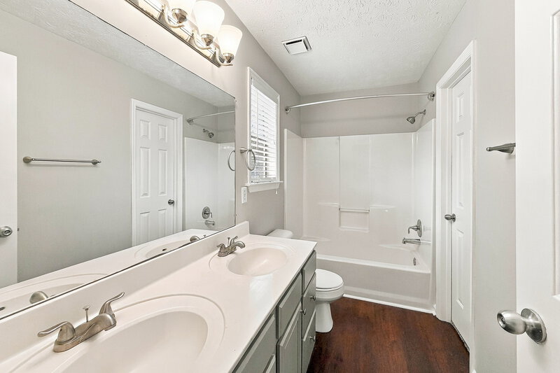 2,305/Mo, 3261 Clapham Rd Antioch, TN 37013 Primary Bathroom View