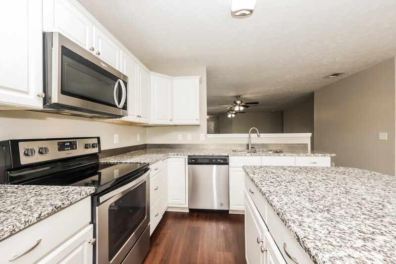 1,805/Mo, 3671 Blaze Dr Murfreesboro, TN 37128 Kitchen View 2