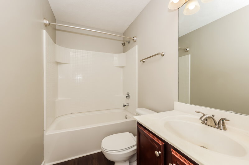 1,805/Mo, 3671 Blaze Dr Murfreesboro, TN 37128 Bathroom View 2