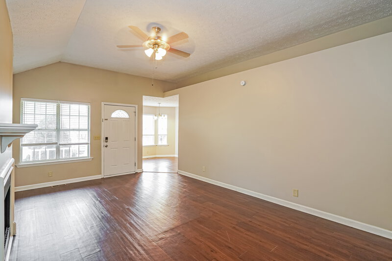 1,905/Mo, 4020 Calumet Dr Antioch, TN 37013 Living Room View