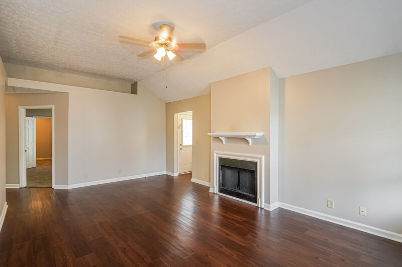 1,905/Mo, 4020 Calumet Dr Antioch, TN 37013 Living Room View 2