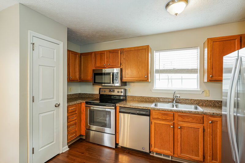 1,905/Mo, 4020 Calumet Dr Antioch, TN 37013 Kitchen View 2