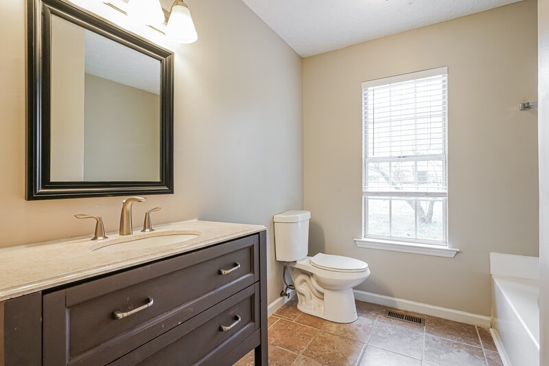 1,905/Mo, 4020 Calumet Dr Antioch, TN 37013 Bathroom View