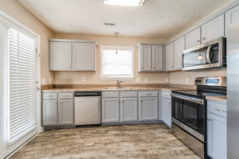 2,295/Mo, 1625 Beaconcrest Cir Murfreesboro, TN 37128 Kitchen View 2