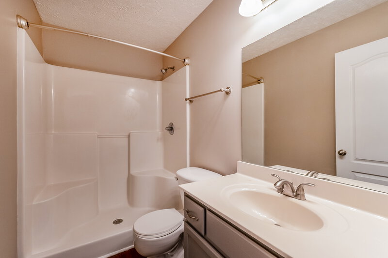 2,295/Mo, 1625 Beaconcrest Cir Murfreesboro, TN 37128 Main Bathroom View