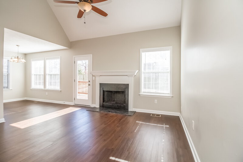 2,140/Mo, 918 Tal Ln La Vergne, TN 37086 Living Room View