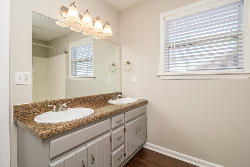 2,140/Mo, 918 Tal Ln La Vergne, TN 37086 Master Bathroom View